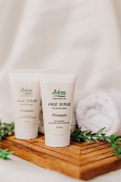 Köp 2 få tredje gratis! Face Scrub Pineapple 50 ml